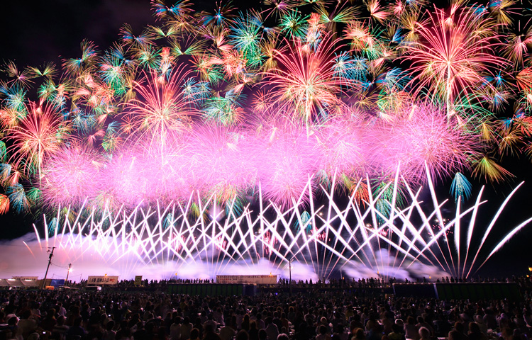 第93回 大曲 花火大会 ベンチ席3名様分 8/28必着レターパック発送 送料込み 夏の人気花火大会、開催情報続々発表！今から進めておきたい準備とは